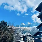 Mont-blanc View Skiing Parking 霞慕尼